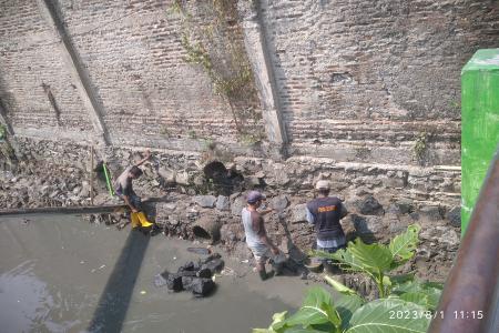 Warga Soroti Pembangunan Disempadan Su