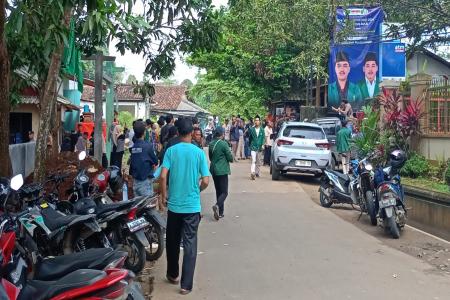 Puluhan Mahasiswa yang Tergabung Dalam