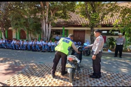UNIT KAMSEL SATLANTAS  DEMAK SOSIALISA