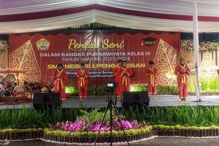 PENTAS SENI DALAM RANGKA PELEPASAN