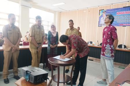 DINAS LINGKUNGAN HIDUP MELAKSANAKA