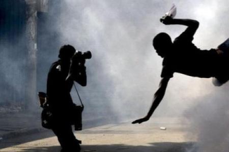 Jurnalis malam Pencari Penghuni Kegela