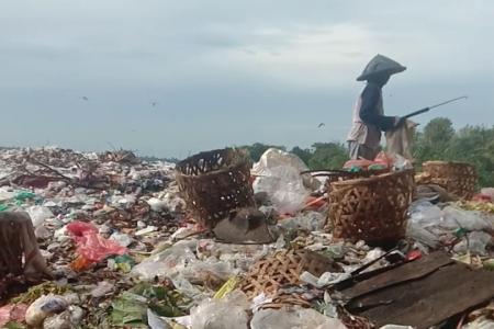 Sampah di TPA Cihara Menggunung Sebabk