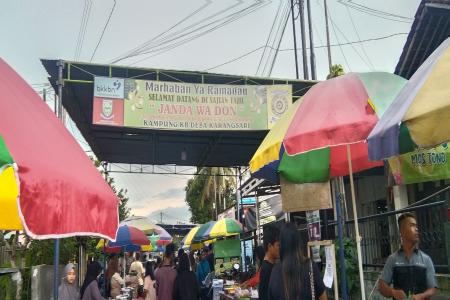 Serunya war takjil di Pasar Janda Wa D