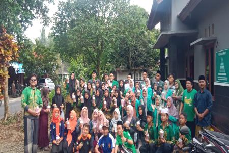 Bagibagi Takjil Pengurus PAC ANSOR BAN