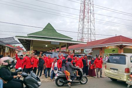 Ahmad Ridwan Langgengkan Berbagi Takjil Saat Bulan Ramadhan