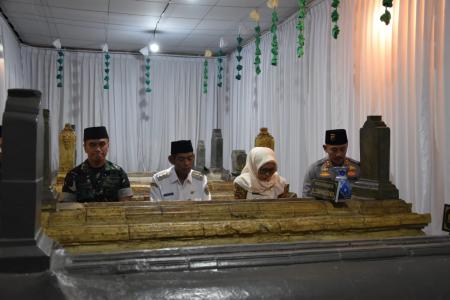 Ziarah ke Makam Raja Bupati dan Kapolr