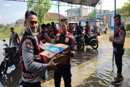 POLRES DEMAK BERIKAN BANTUAN KESEH