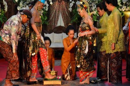 Tradisi unik seserahan Ati Kebo Seunduhan Di Desa Grantung