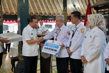 GUBERNUR AHMAD LUTFI JALIN SILATUR