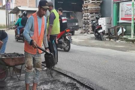 LIMA RUAS JALAN AKAN DIPERBAIKI ME
