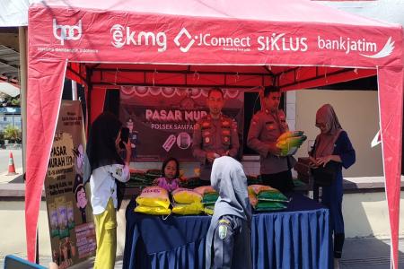 KEGIATAN PASAR MURAH POLSEK SAMPAN