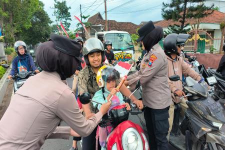 AKSI SIMPATIK POLISI WANITA POLRES