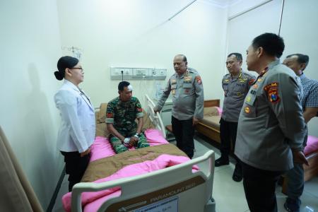 Kapolda Jatim Kunjungi Petugas yang Lu