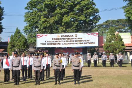 KAPOLRES BONDOWOSO BERIKAN PENGHAR