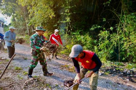 Dari Desa Jugo Babinsa Bersama Warga K