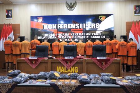 POLRES MALANG TETAPKAN 21 TERSANGK