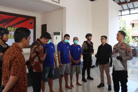  Polisi Tangkap Empat Pelaku Pengeroyo
