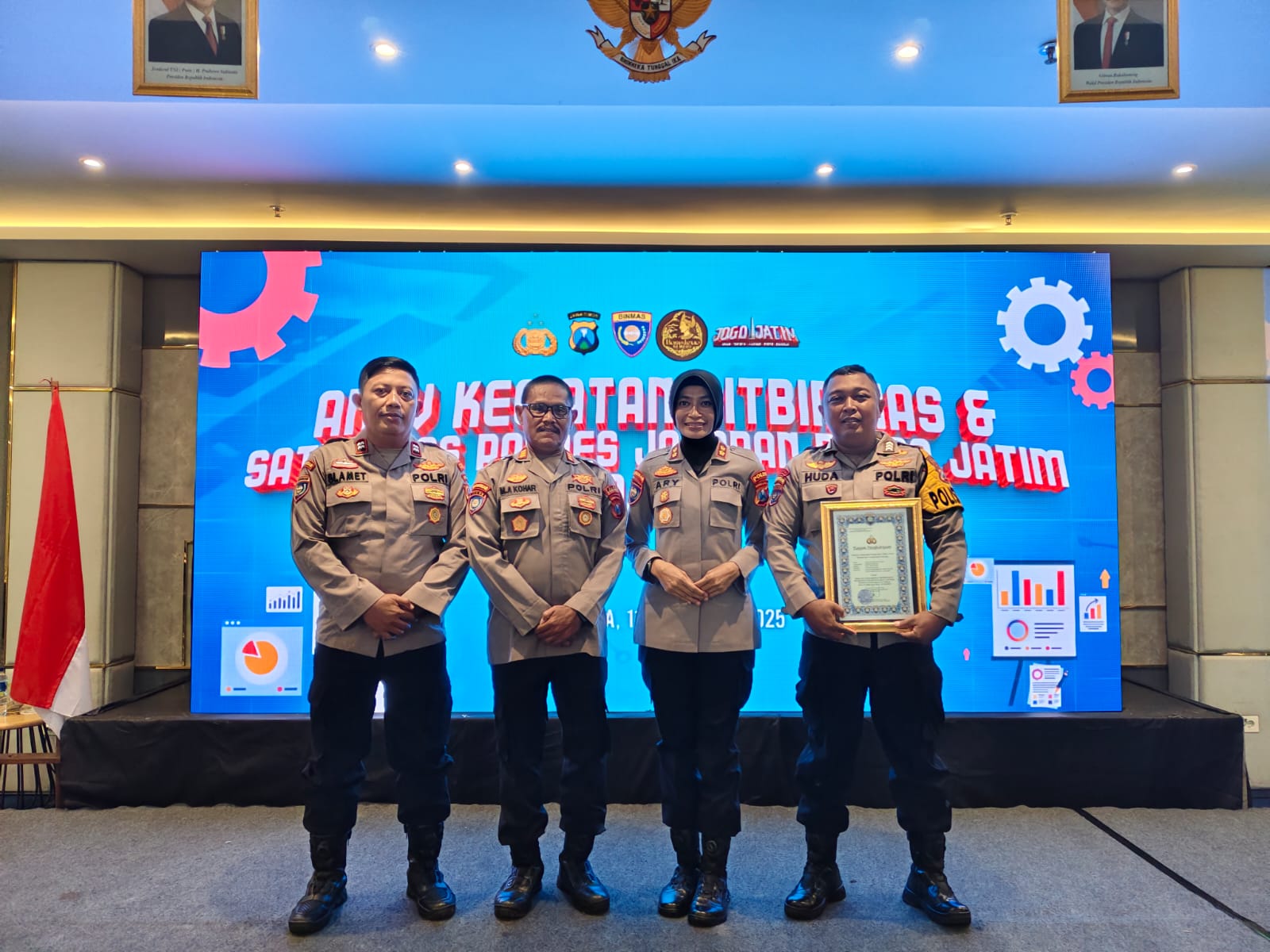 Polres Sumenep terima penghargaan Polda Jatim atas Banit Binpolmas bangun Masjid dan TPQ bersama Mas