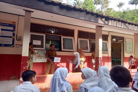 SD Negeri 2 Panawaren Bergerak Donasi Positif untuk Korban Longsor Dus